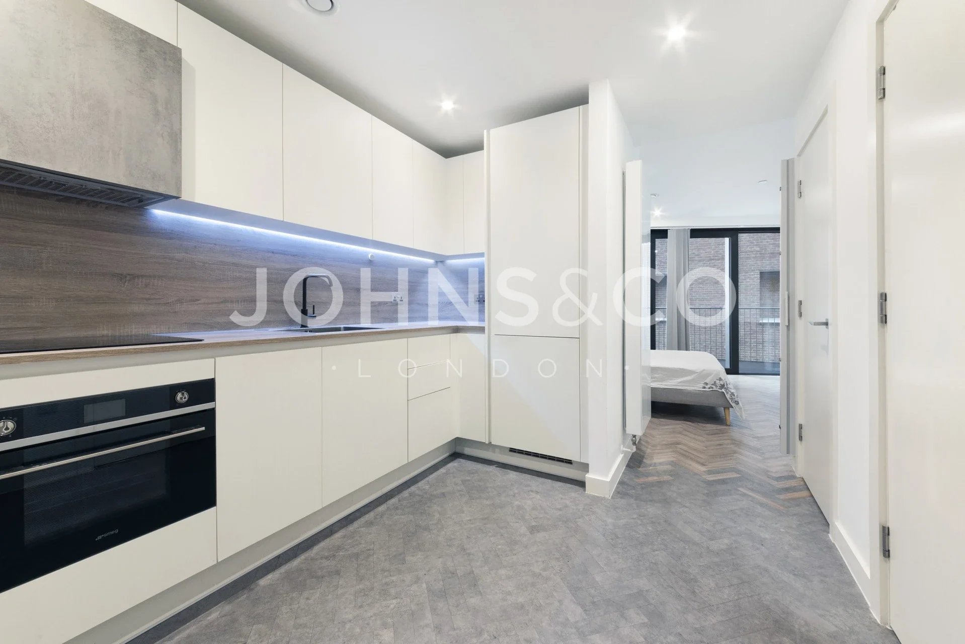 Flat Gillender Street in Greater London
