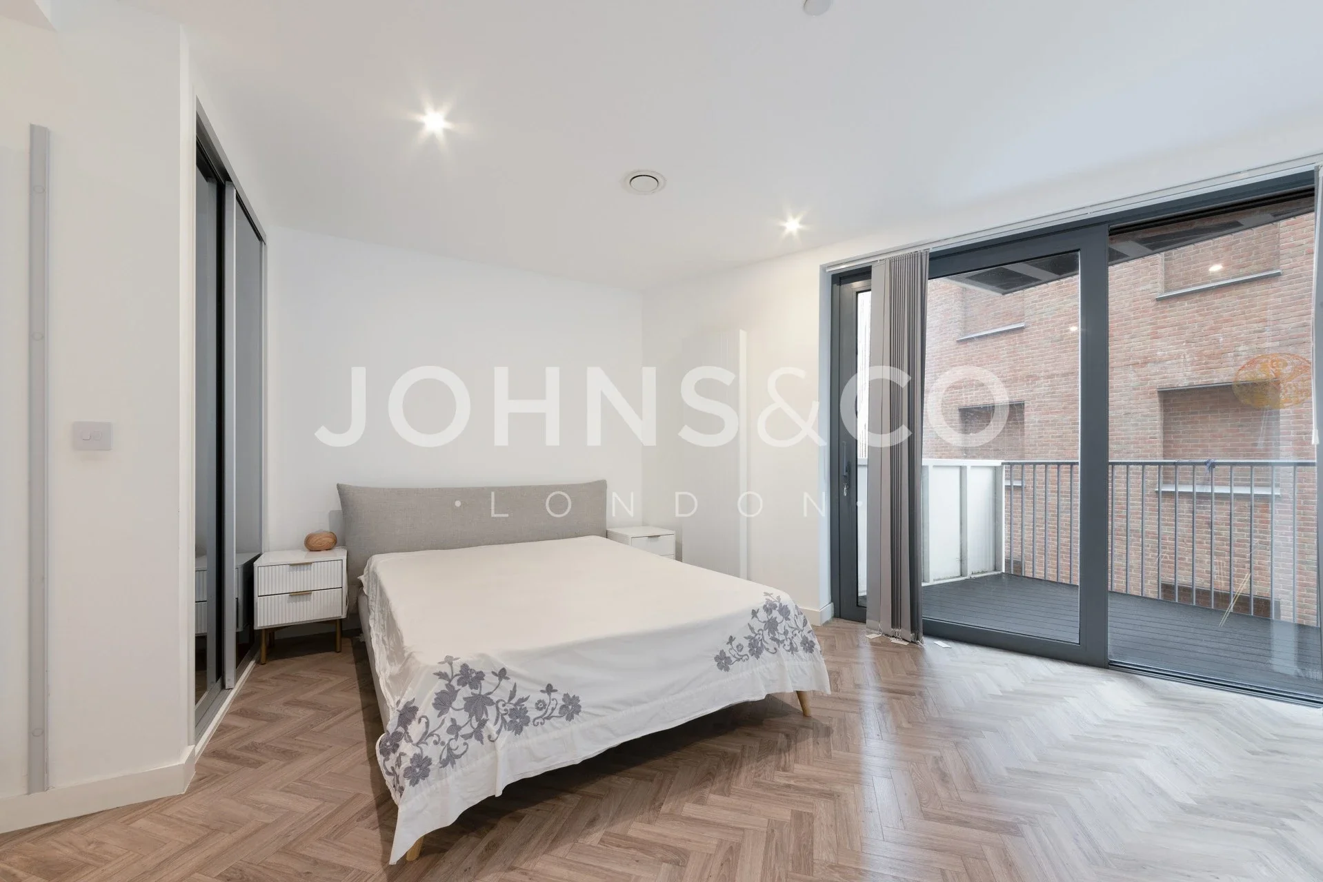 Flat Gillender Street in Greater London