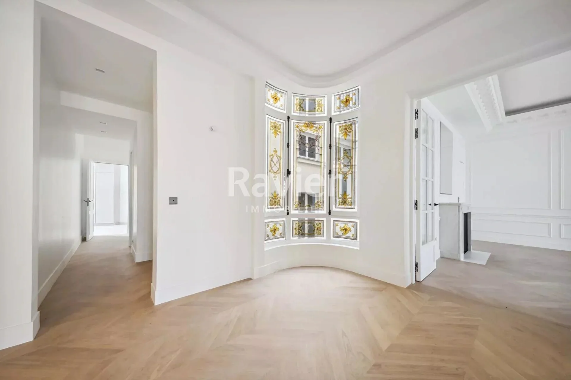 Flat Avenue Marceau in Paris