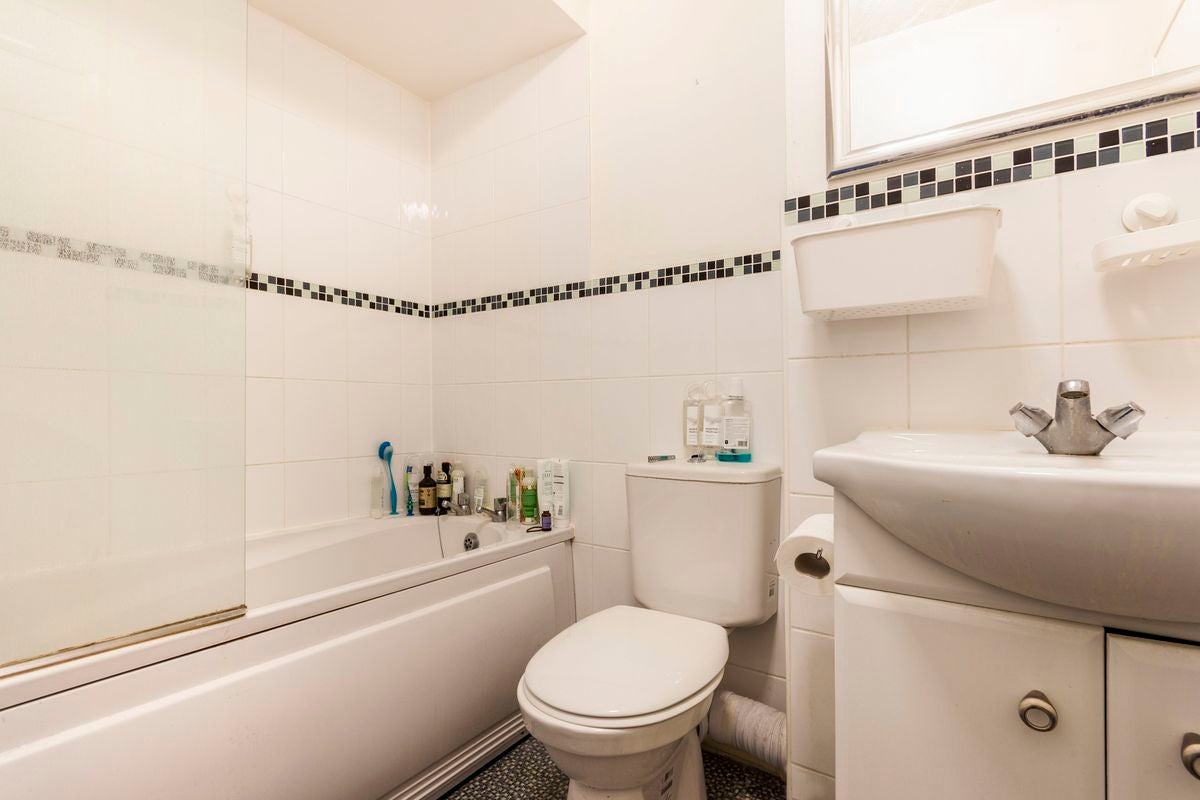 Flat Milton gardens in Wokingham
