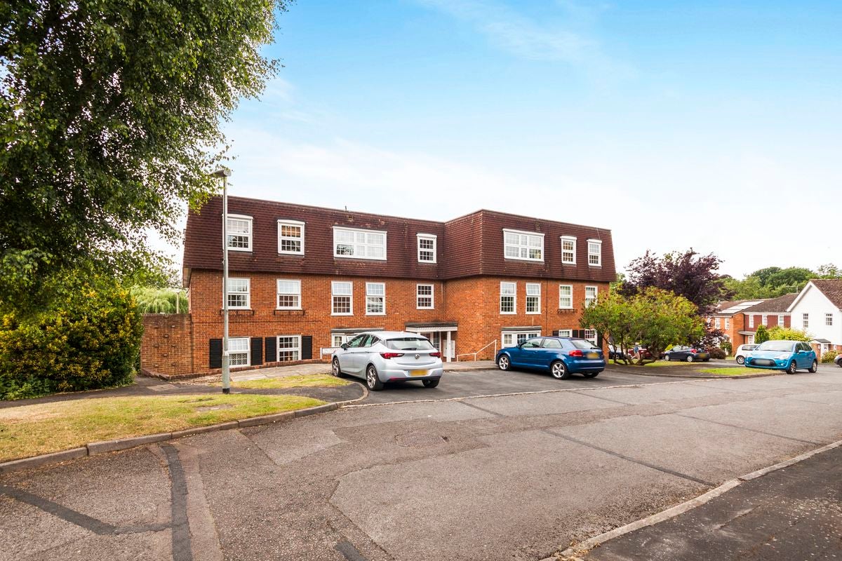 Flat Milton gardens in Wokingham