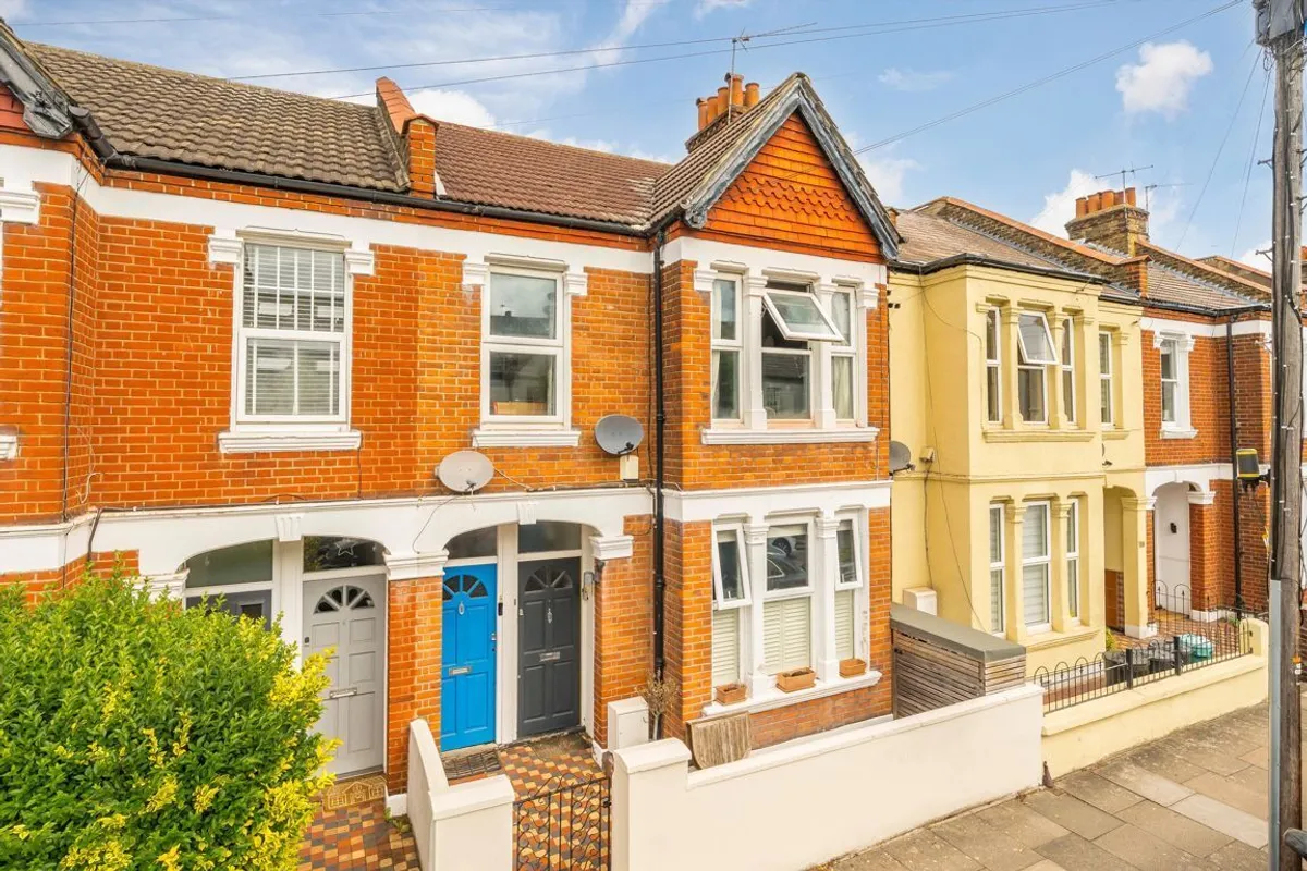 Flat Quinton Street in Greater London