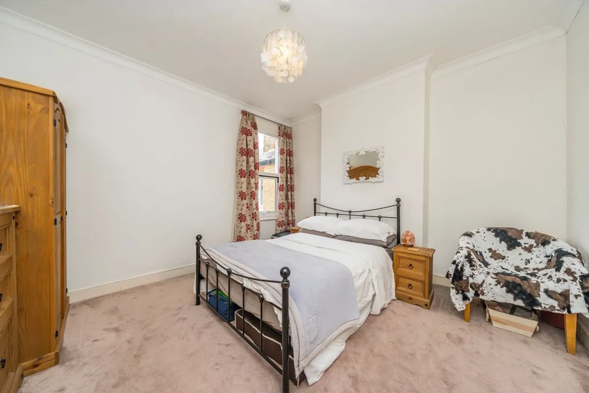 Flat Quinton Street in Greater London