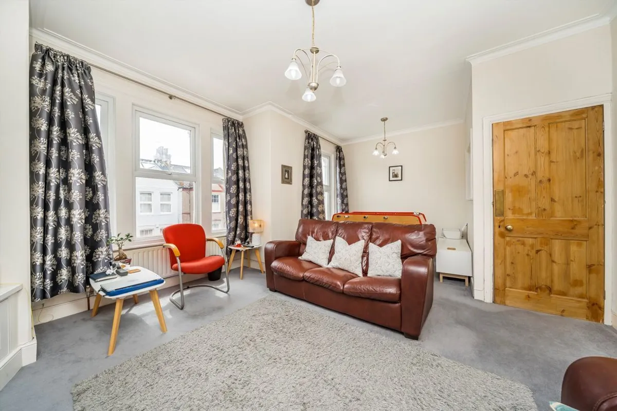 Flat Quinton Street in Greater London