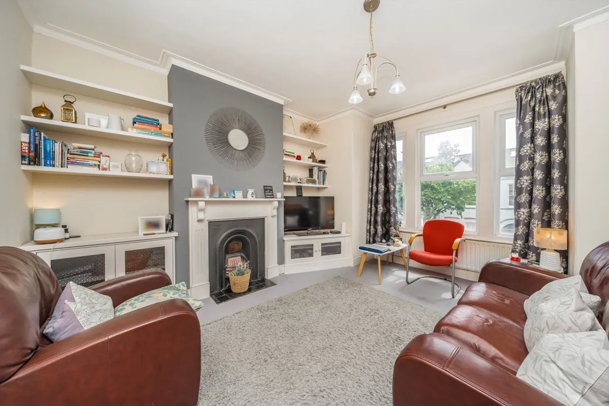 Flat Quinton Street in Greater London