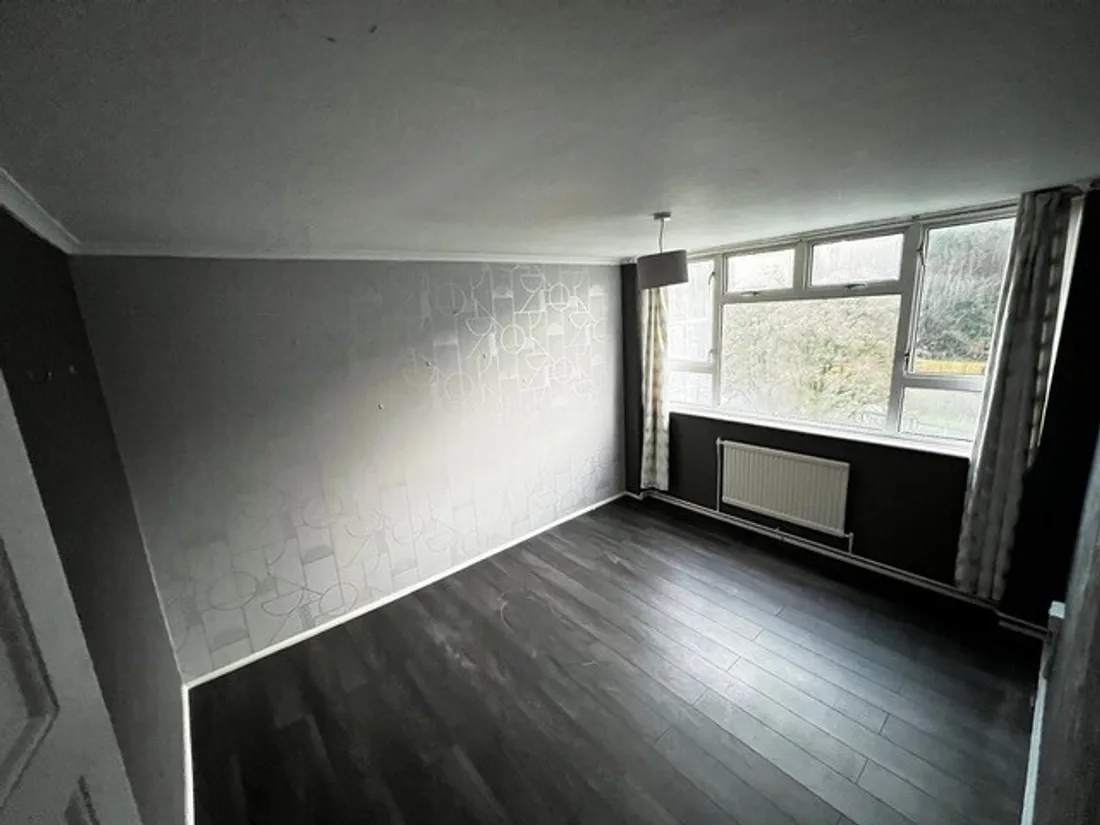 Flat Cwmynyscoy Road in Pontypool