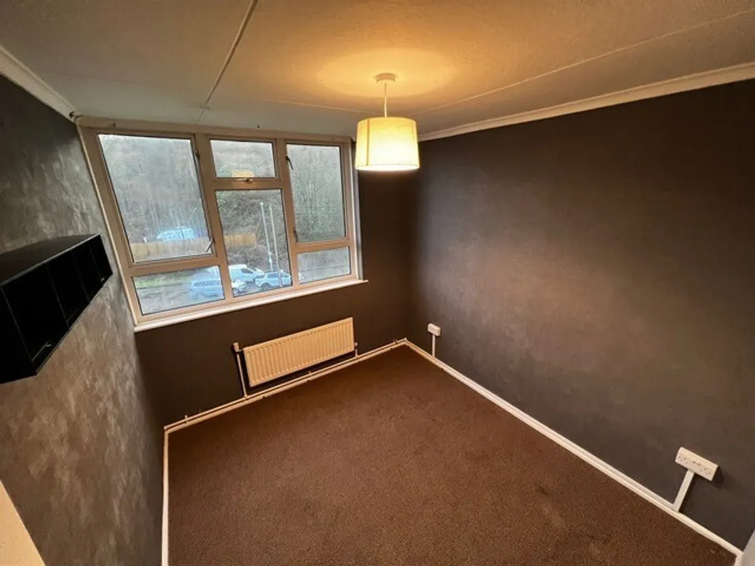 Flat Cwmynyscoy Road in Pontypool