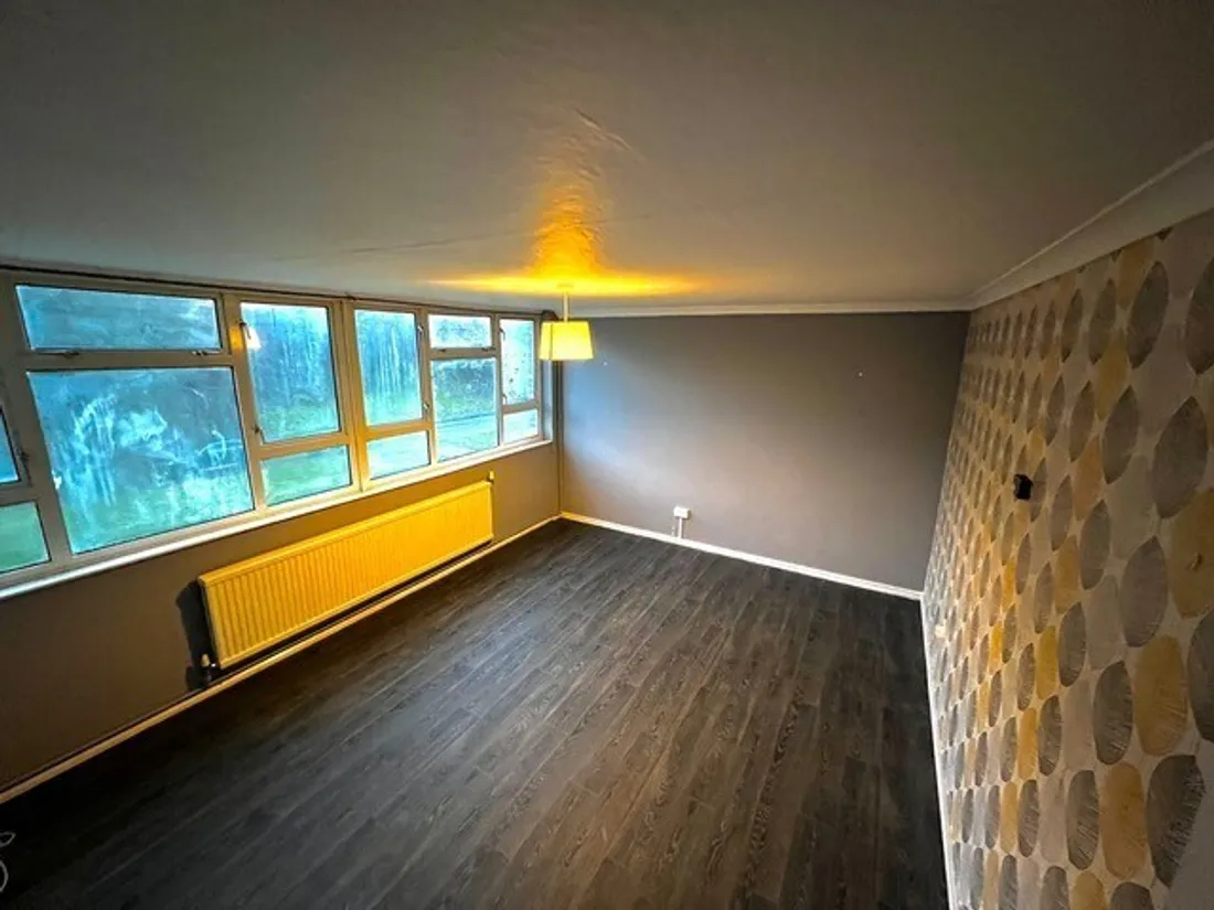 Flat Cwmynyscoy Road in Pontypool