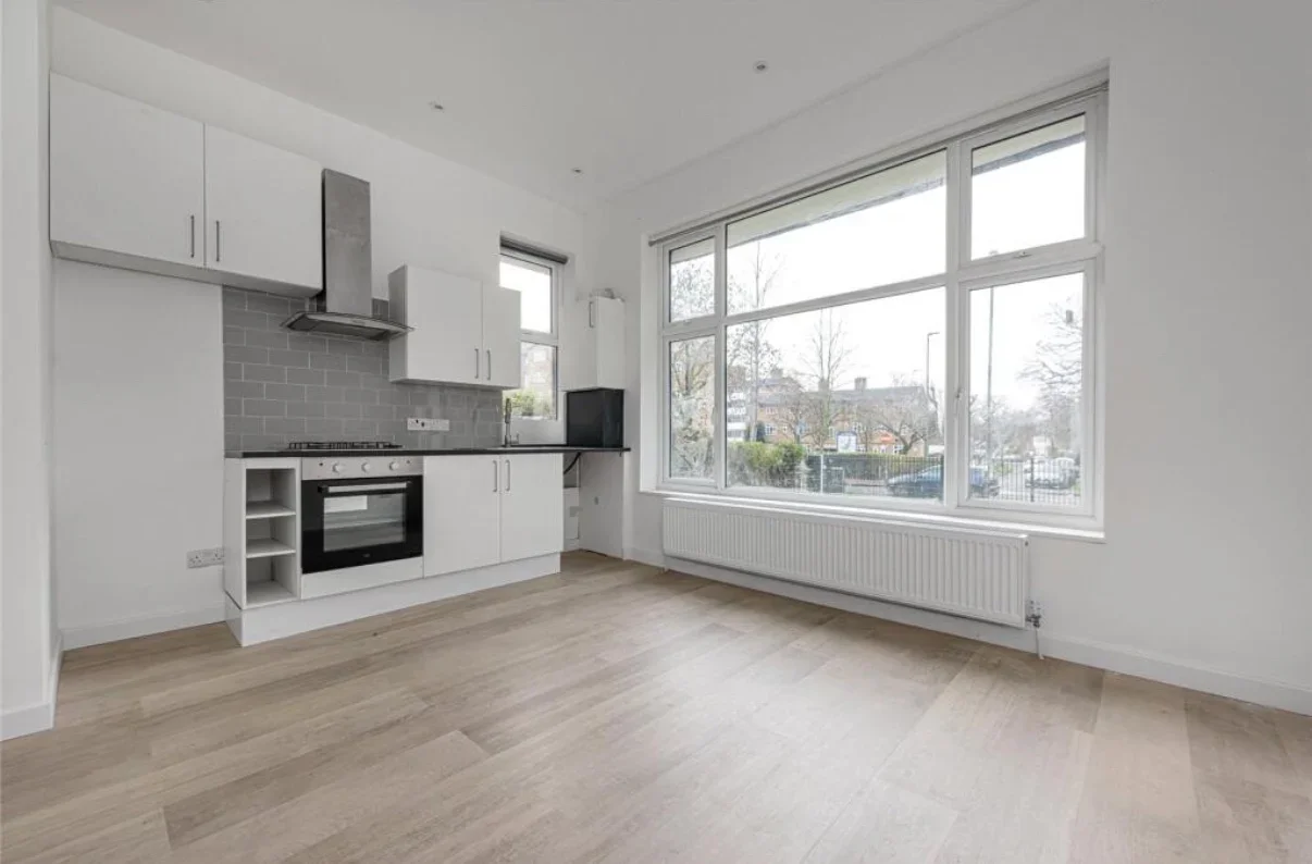 Flat Aldrington Road in Greater London