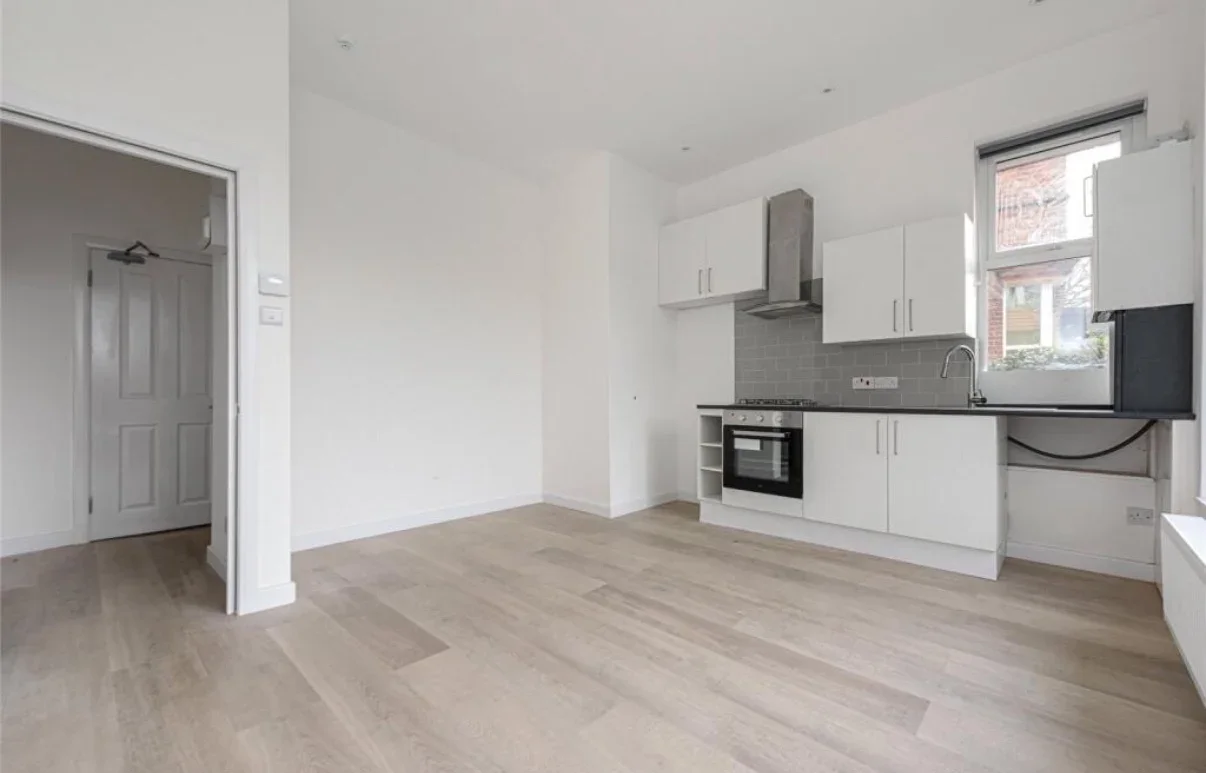 Flat Aldrington Road in Greater London