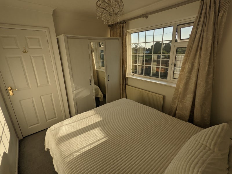 Room Worcester Road in Crawley