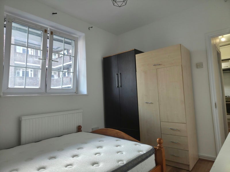 Room Law Street in Greater London