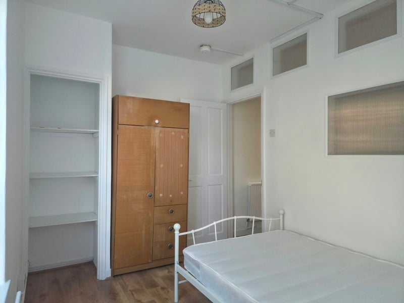 Room Law Street in Greater London