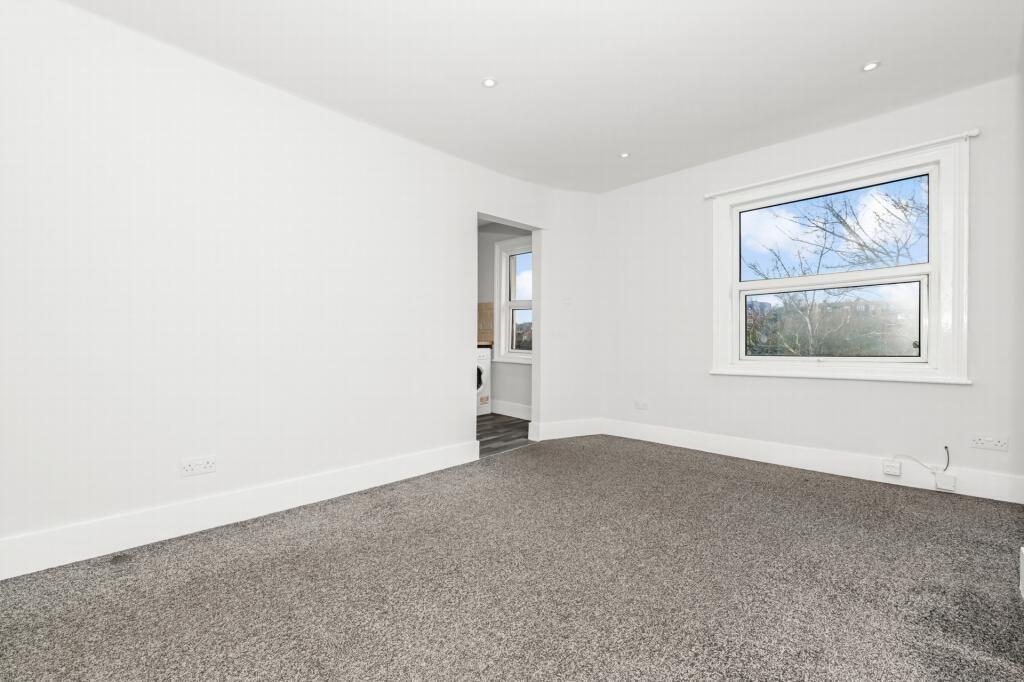 Flat Oakfield Road in Greater London