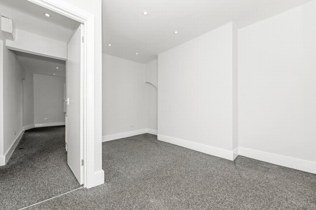 Flat Oakfield Road in Greater London