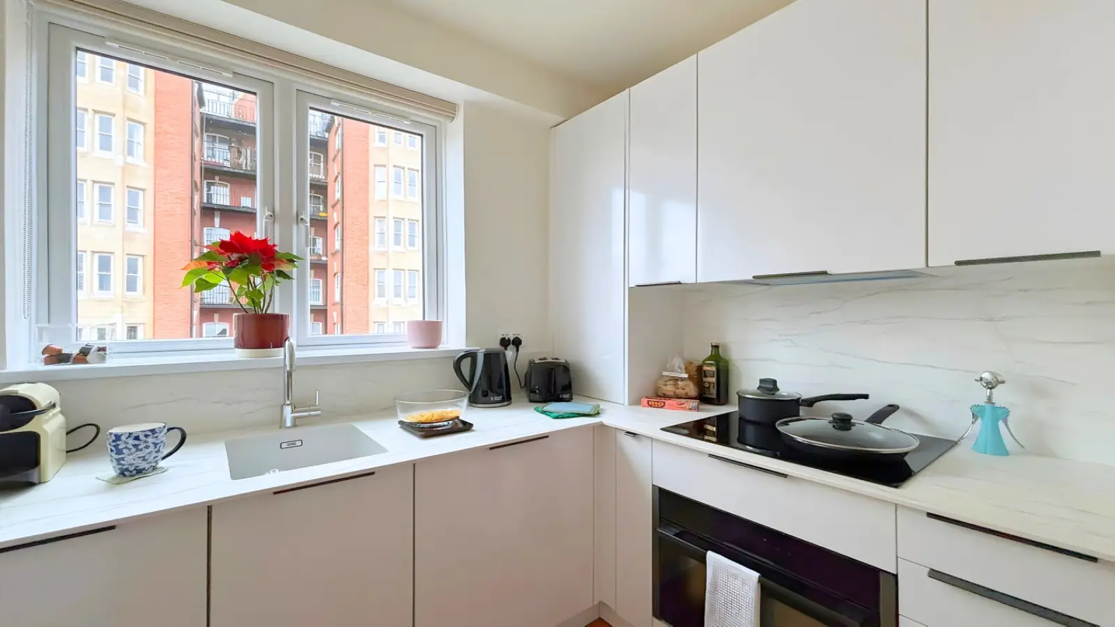 Flat Nutt Street in Greater London