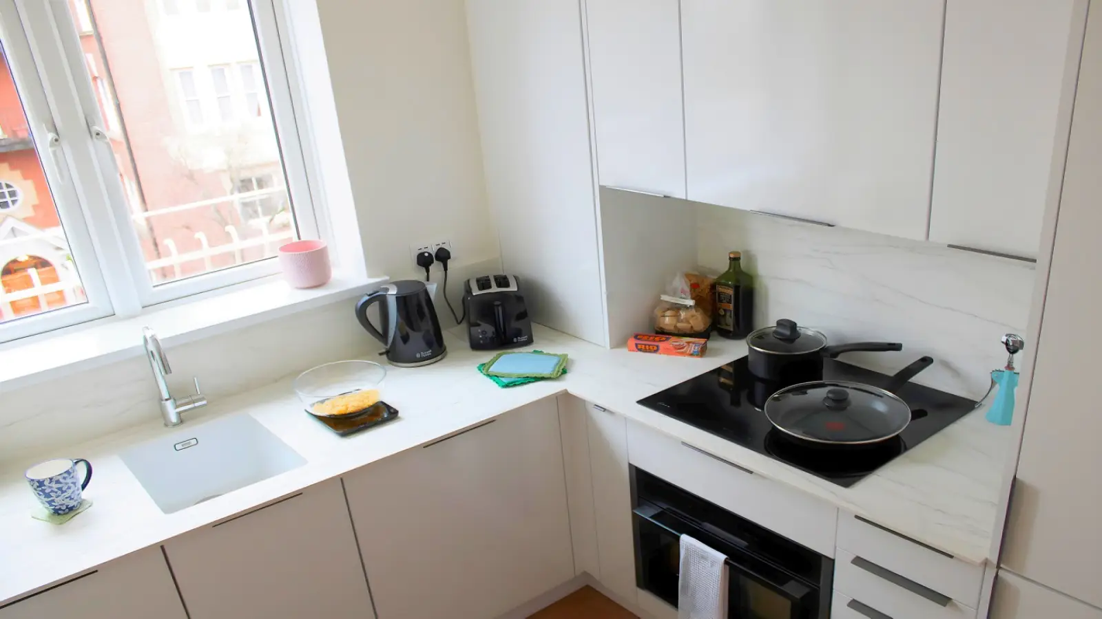 Flat Nutt Street in Greater London