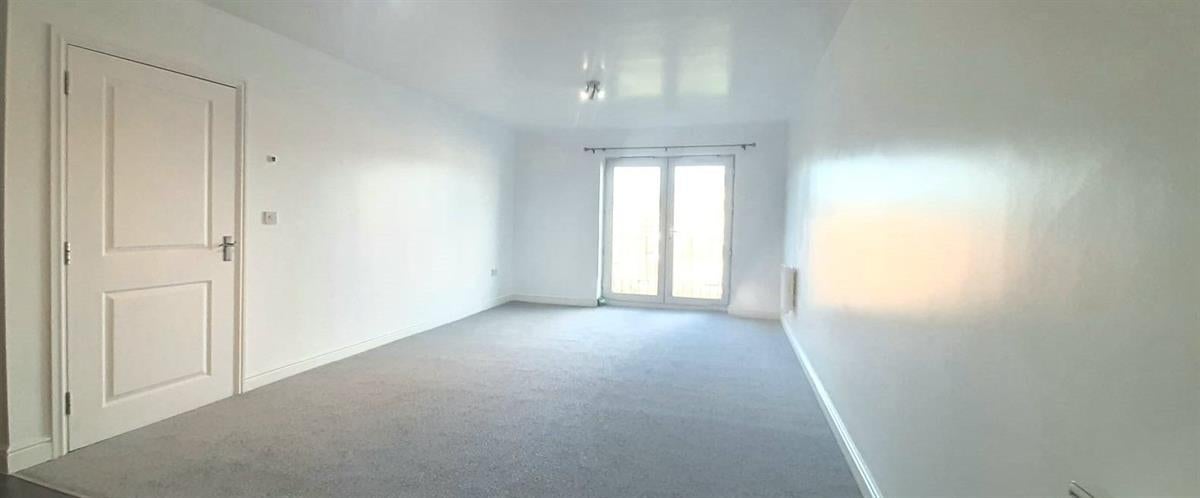 Flat South Terrace in Witham Town