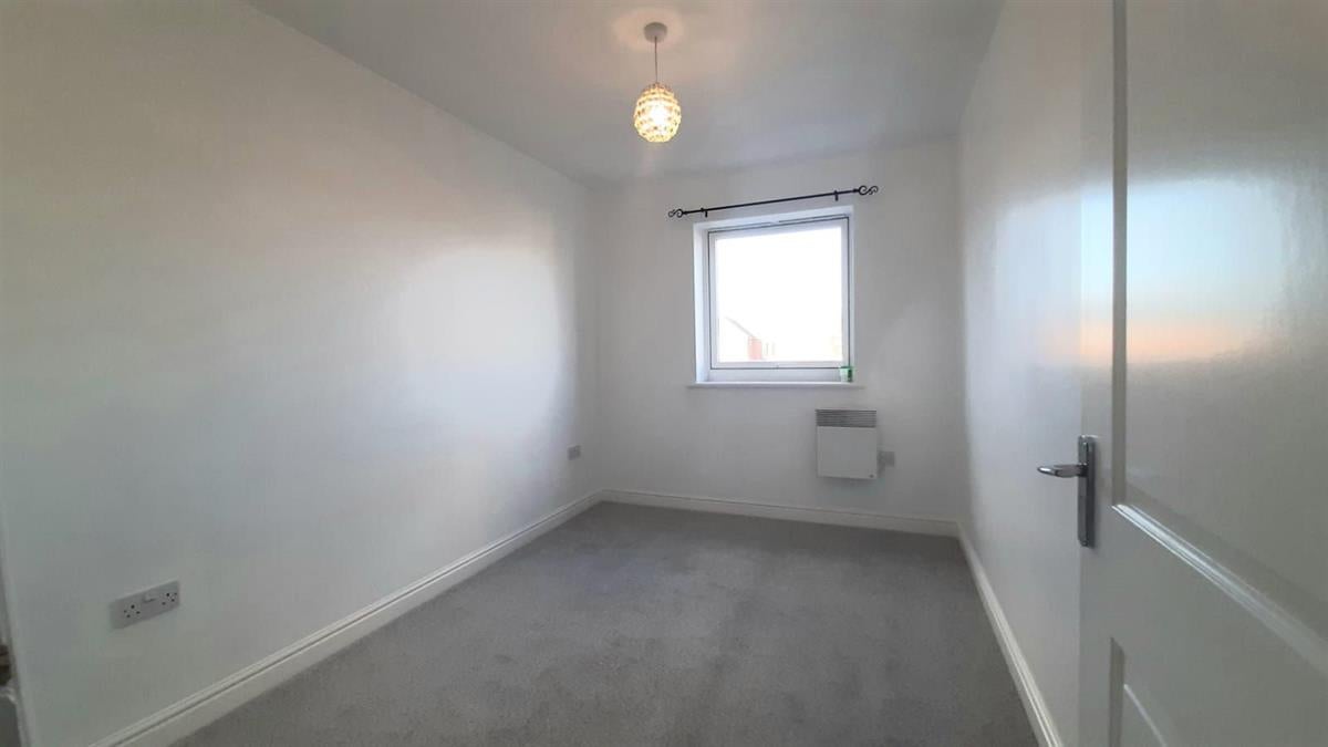 Flat South Terrace in Witham Town