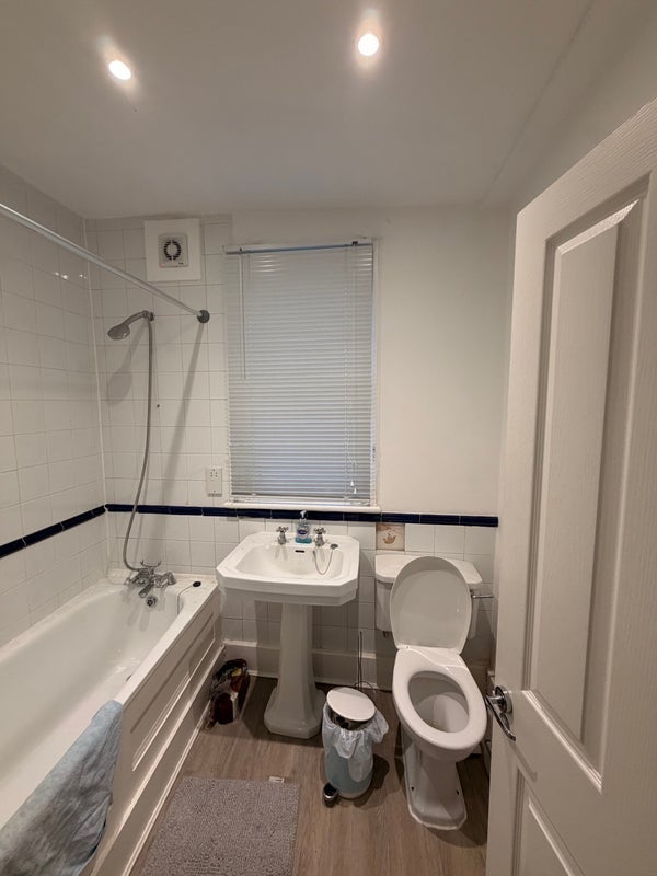 Room Averill Street in Greater London