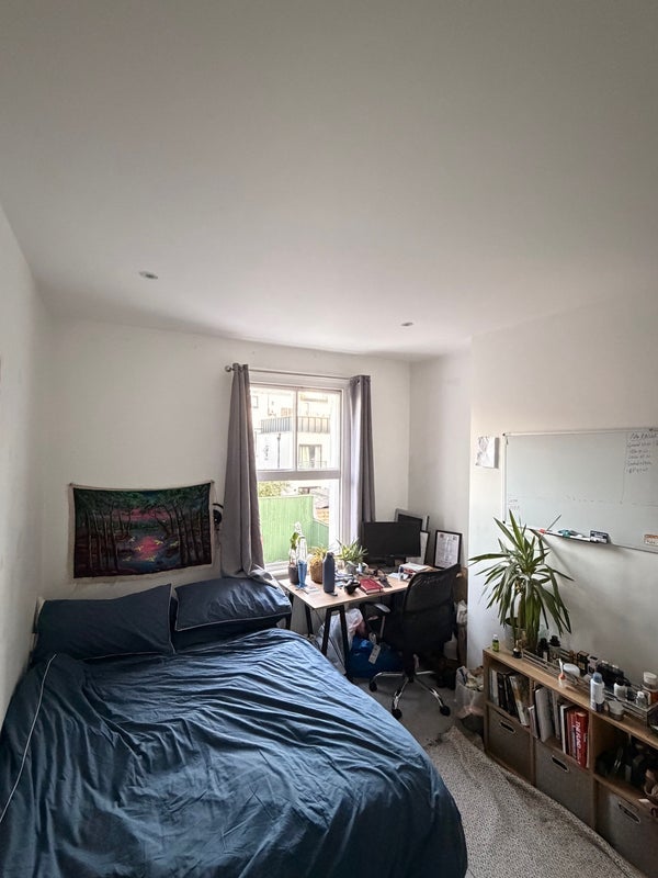 Room Averill Street in Greater London