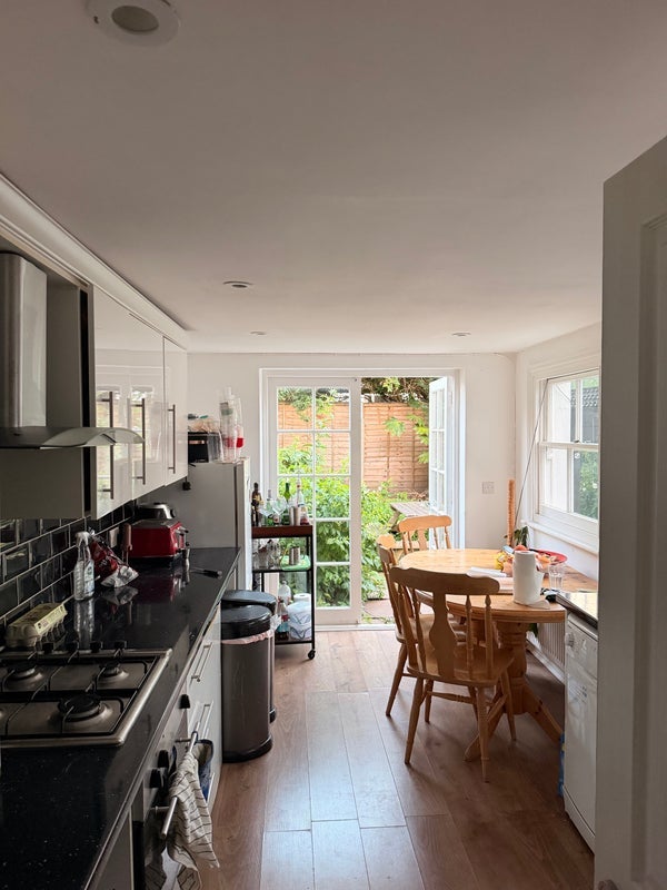 Room Averill Street in Greater London