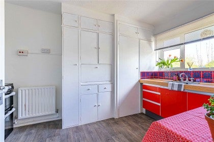 Flat Studio Way in Hertsmere