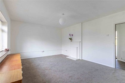 Flat Studio Way in Hertsmere