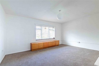 Flat Studio Way in Hertsmere