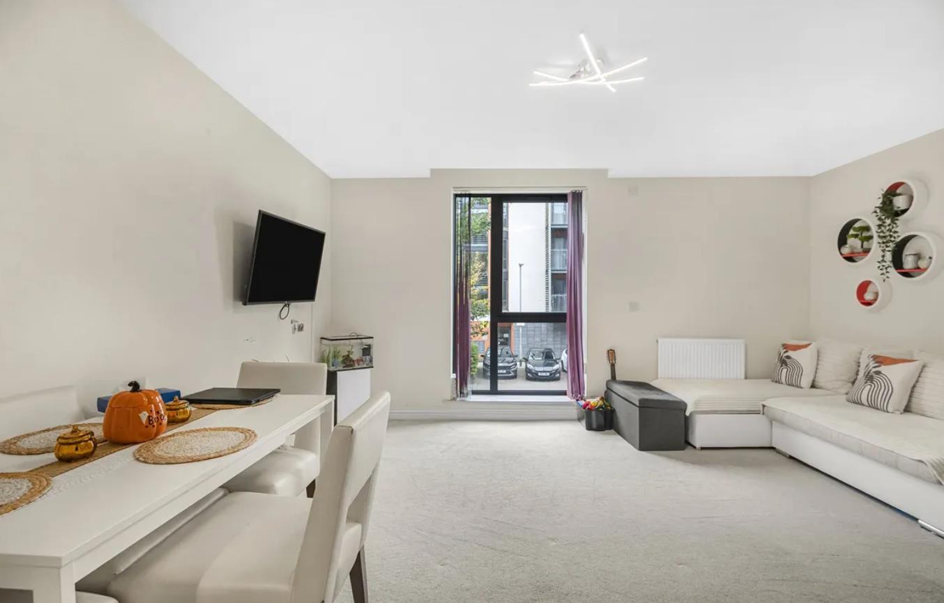 Flat Joslin Avenue in Greater London
