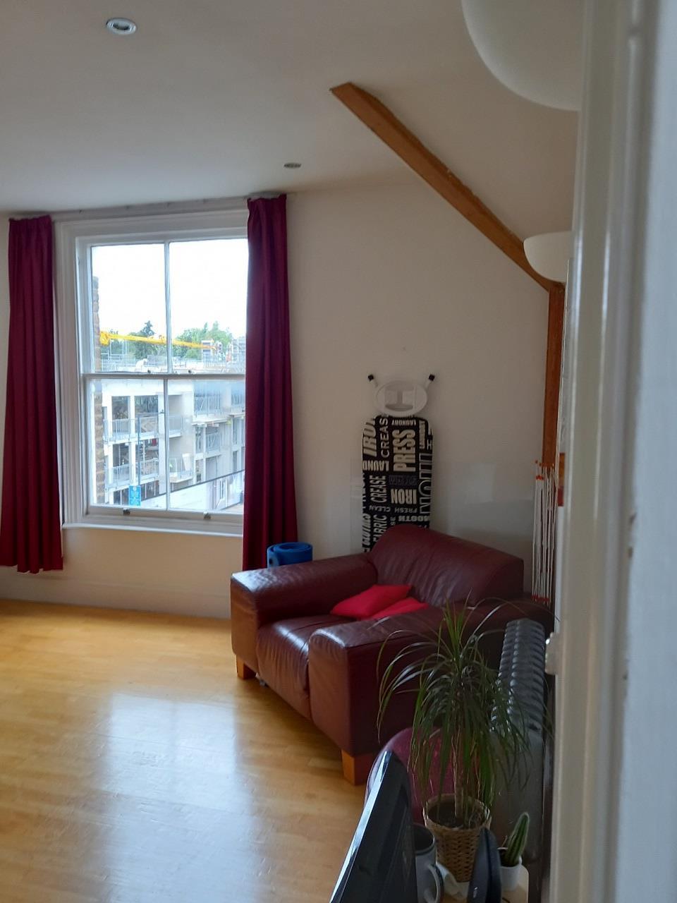 Room The Avenue in Greater London