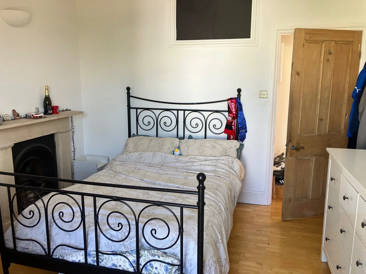 Room The Avenue in Greater London