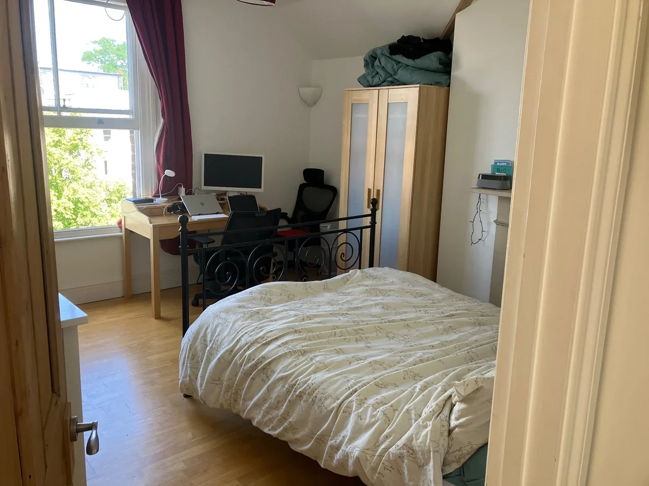 Room The Avenue in Greater London