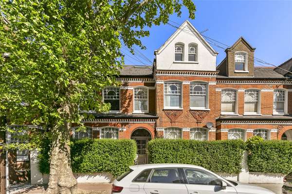 Flat Crockerton Road in Greater London