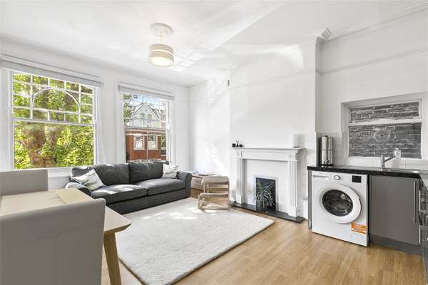 Flat Crockerton Road in Greater London