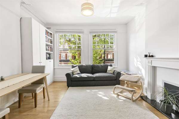 Flat Crockerton Road in Greater London
