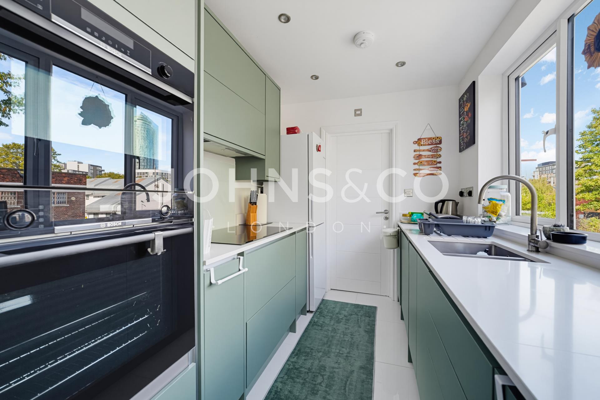Flat Hamilton Road in Greater London