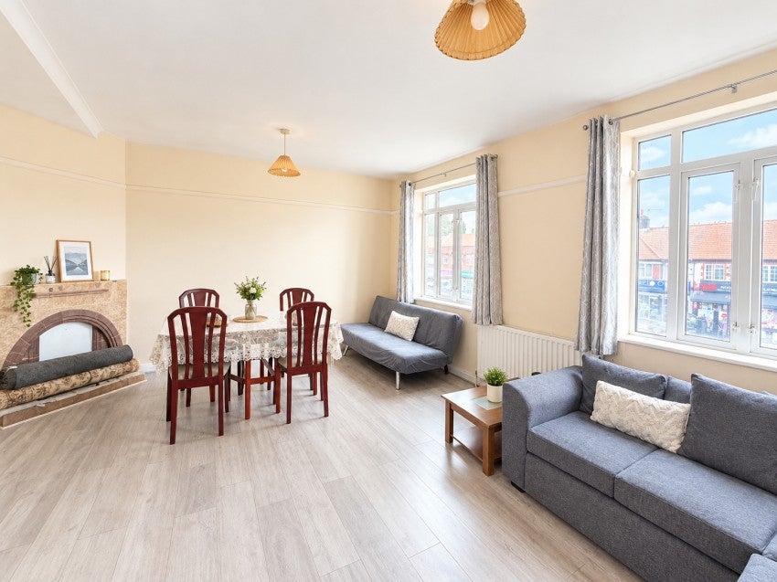 Flat The Broadway in Borough of Spelthorne