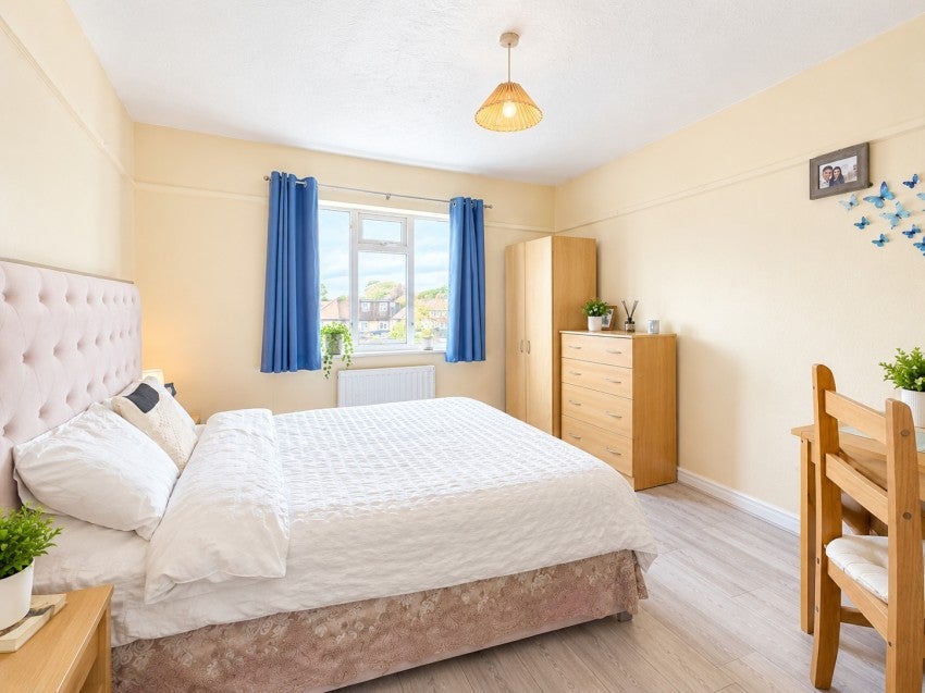 Flat The Broadway in Borough of Spelthorne