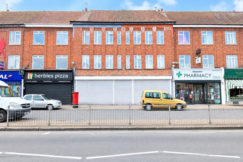 Flat The Broadway in Borough of Spelthorne