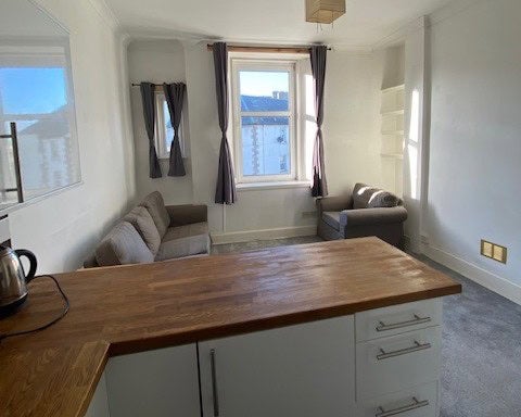 Flat Piersfield Grove in City of Edinburgh