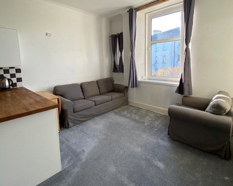Flat Piersfield Grove in City of Edinburgh