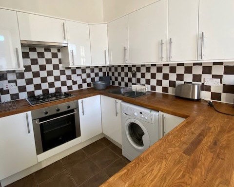 Flat Piersfield Grove in City of Edinburgh
