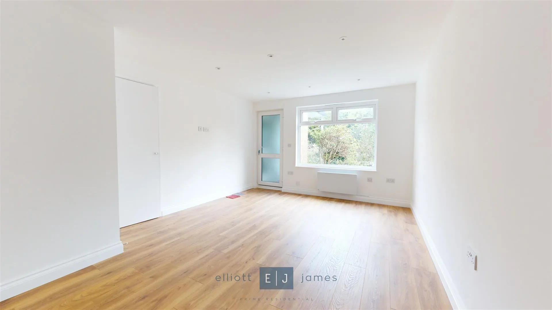 Flat Latchett Road in Greater London