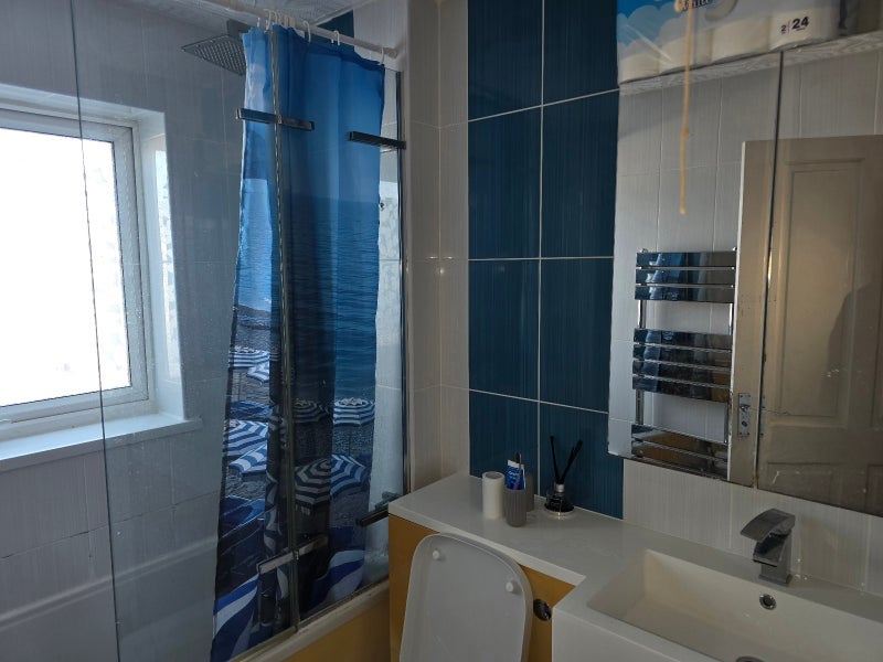 Room Clive Place in Cardiff