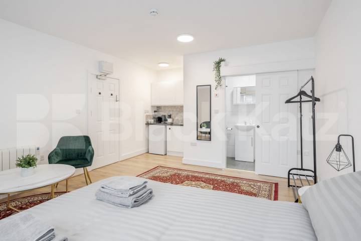 Flat Iverson Road in Greater London