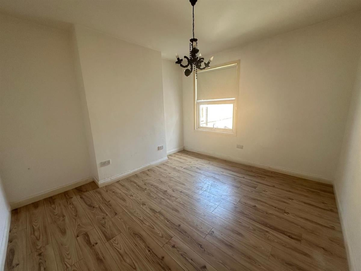 Room Ashburnham Road in Bedford