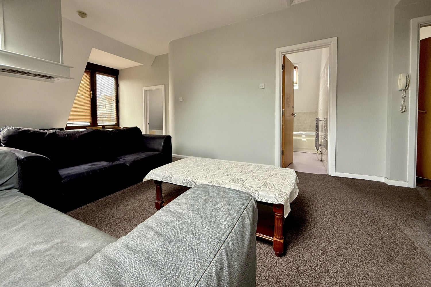 Flat Cyncoed Road in Cardiff