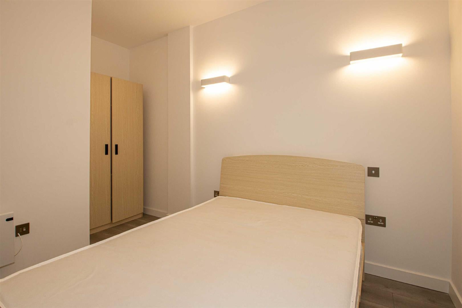 Flat Capital Drive in Milton Keynes