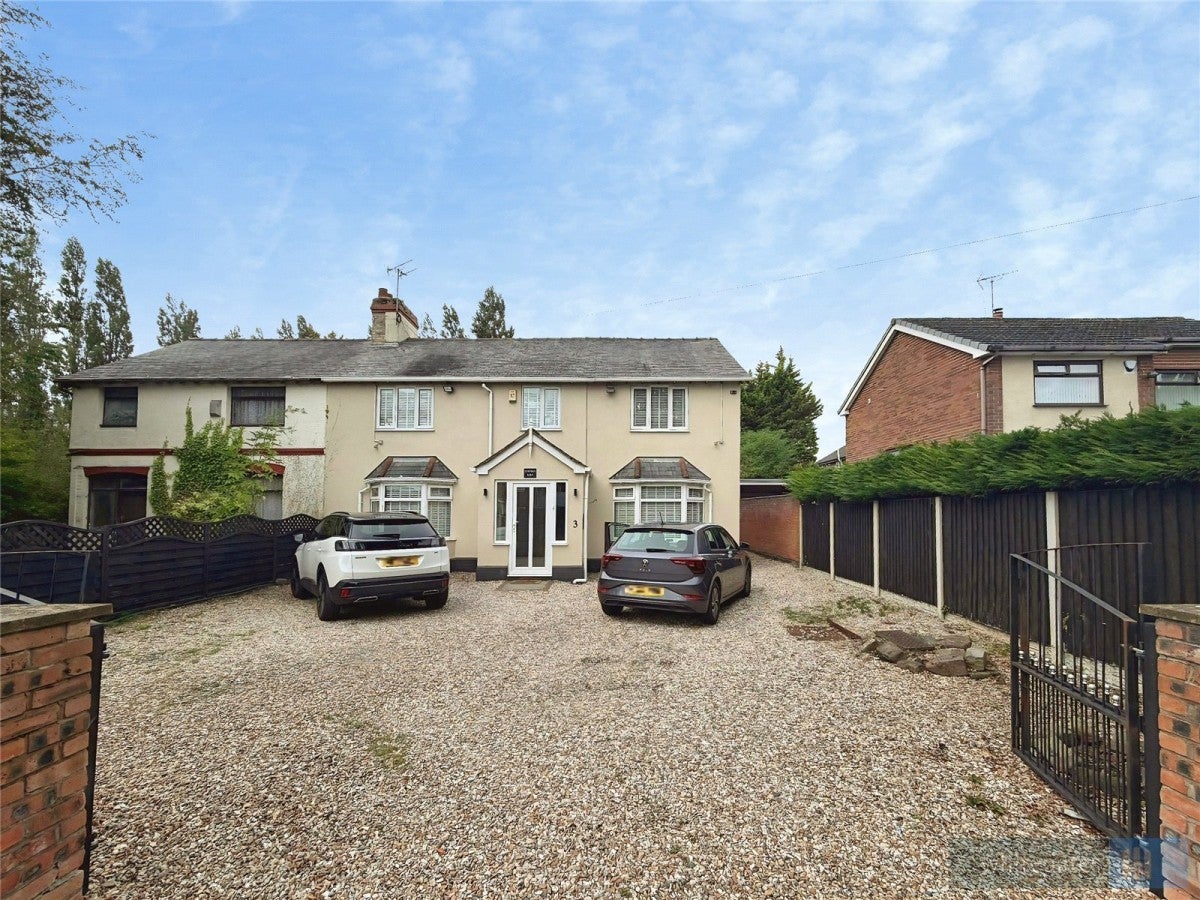 House Wheathill Road in Tarbock